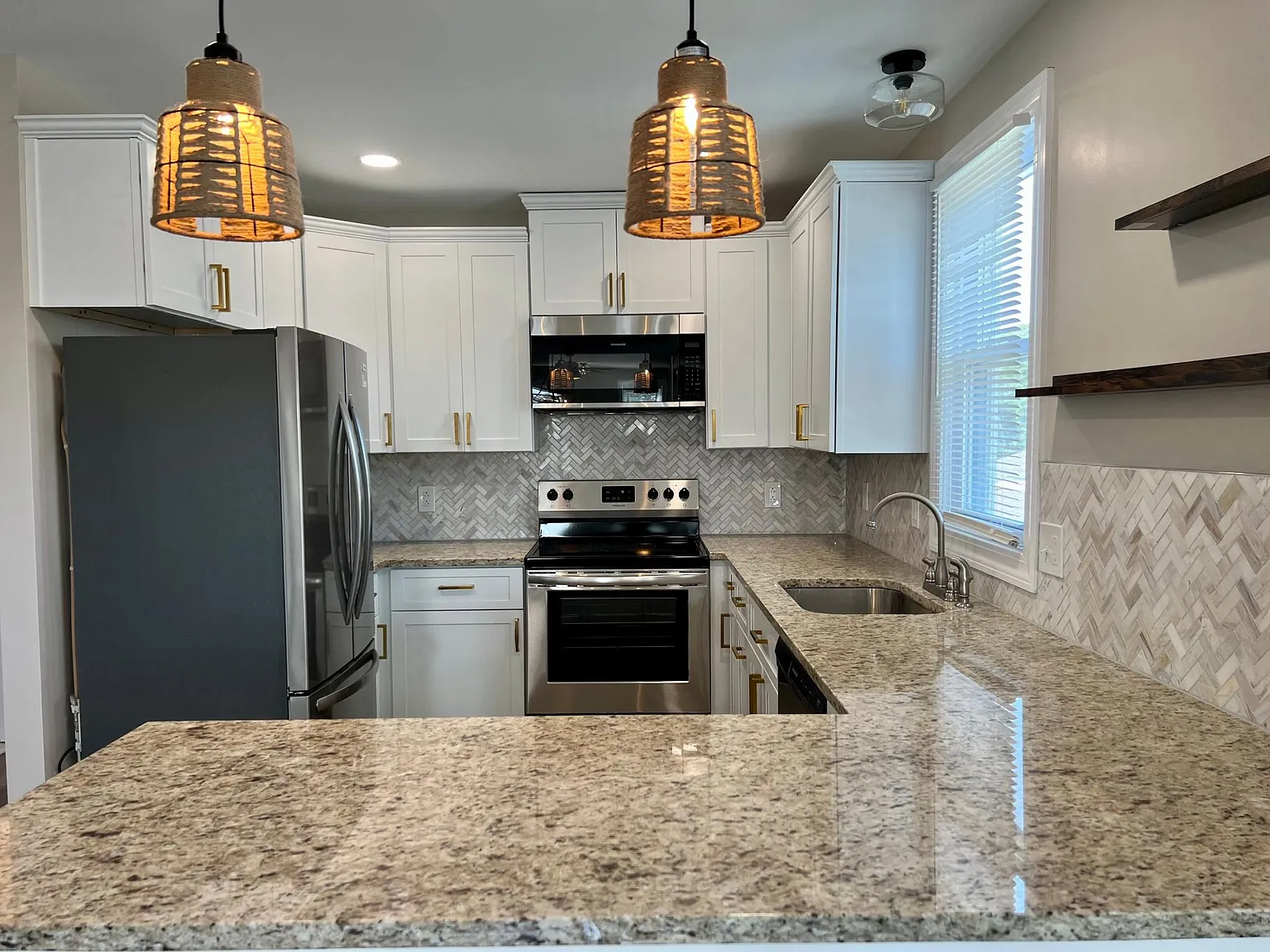 4 bed, 2010 sqft, $3,000 — Photo 4