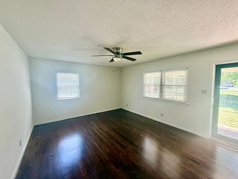 315 E Dameron Ave — Photo 3