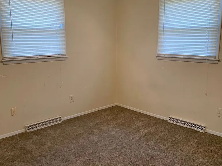 324 Westminster Ave — Photo 12