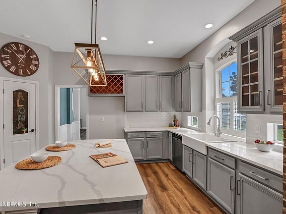 3rd image of 1885 Forest Glen Way