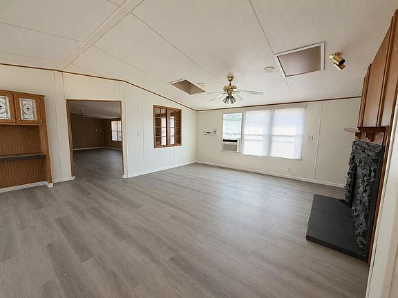 3rd image of 235 Cedar Creek Cir