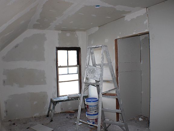 4th image of 217 SW Tyler St