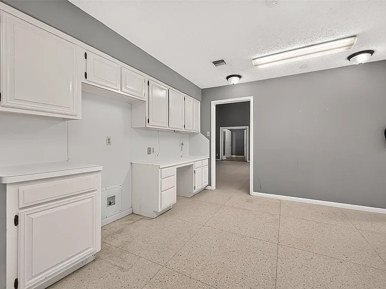 19002 Mirror Lake Dr — Photo 12