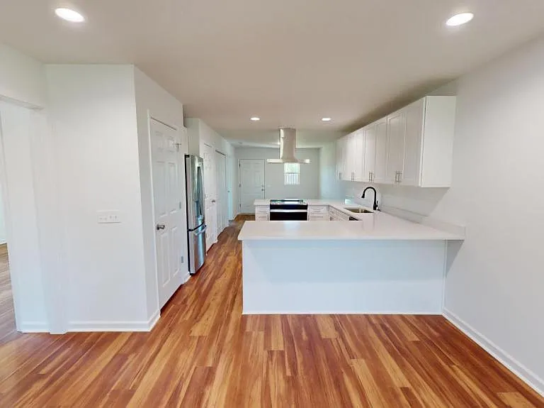 203 Charleston Dr — Photo 6