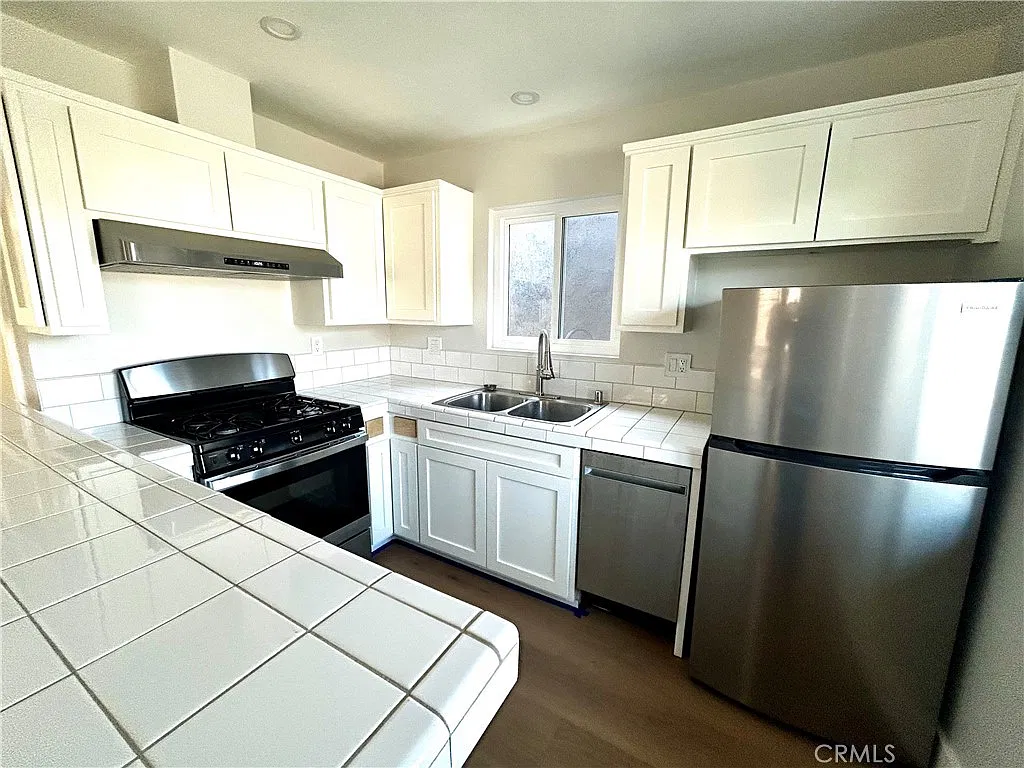602 Begonia Ave — Photo 2