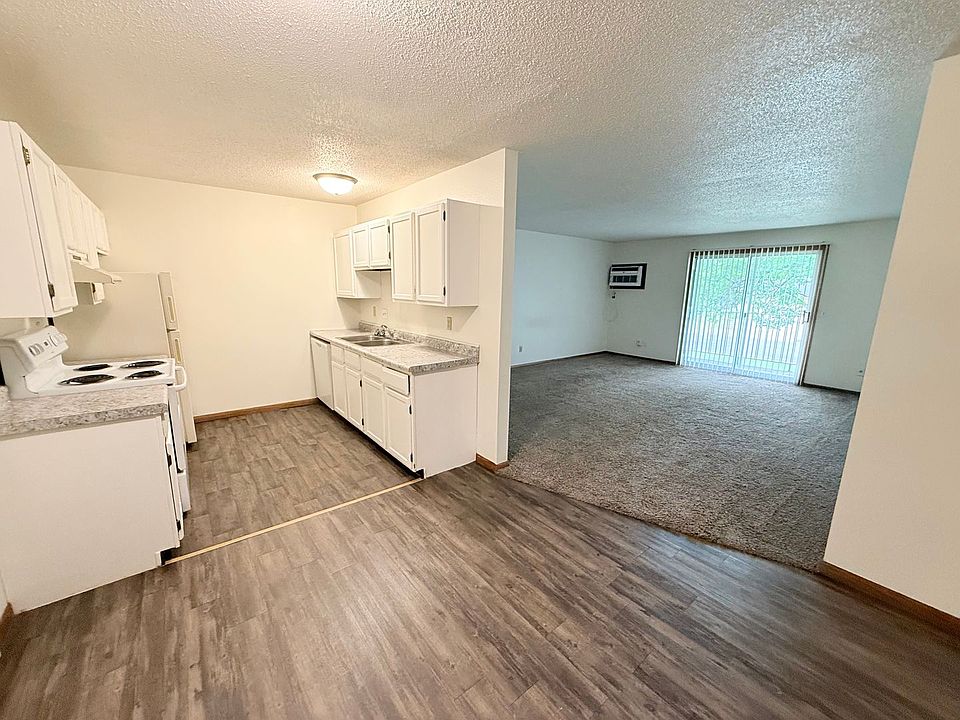 1st image of 2505 Country Club Pkwy #10