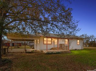 1414 Young Ave, Jourdanton, TX 78026