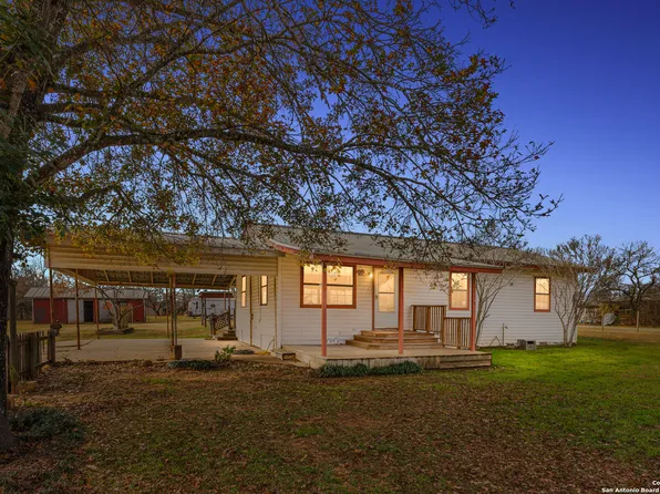 1414 YOUNG AVE, Jourdanton, TX 78026