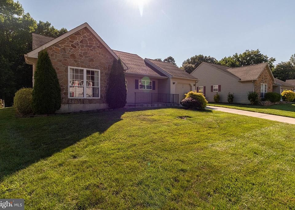 1st image of 238 Arrowwood Dr