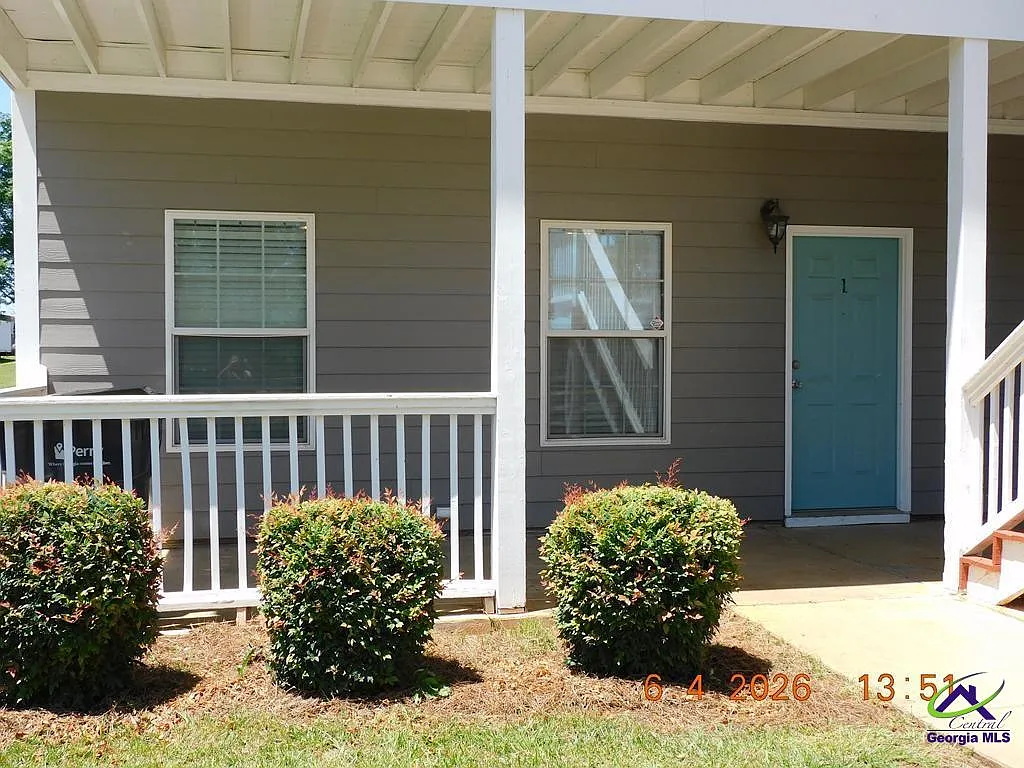 2 bed, 2.0 bath, 1250 sqft, $1,375 — Photo 2