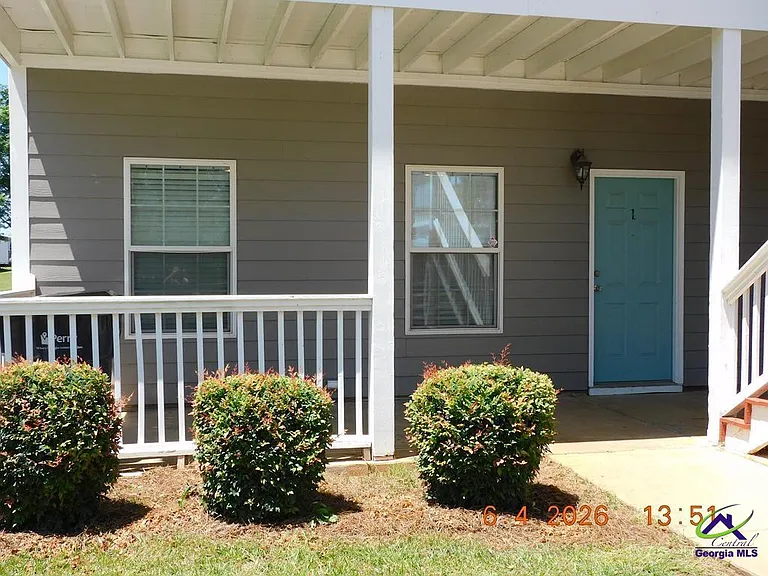 408 Club Villa Ct #1 — Photo 2