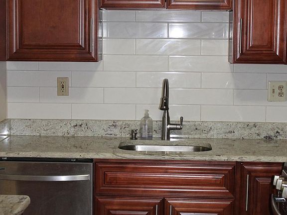 3rd image of 1802 Diamond Dr