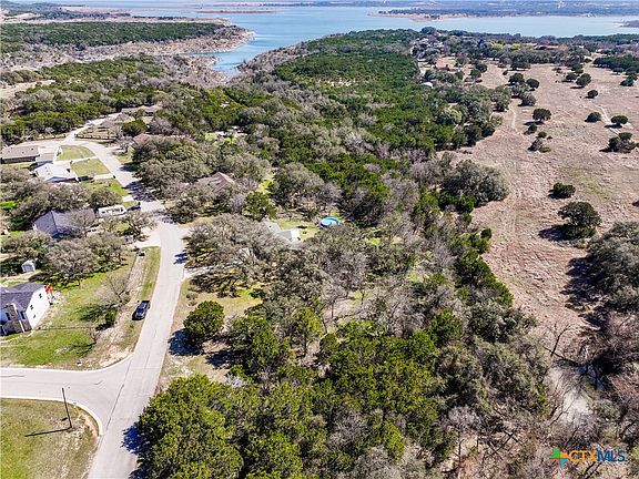 3rd image of 2003 Valley Oaks Dr