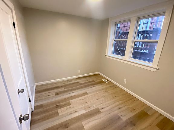 3rd image of 4275 Ellenwood Ave #4