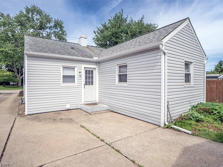 1060 Orchard Ave NE — Photo 18