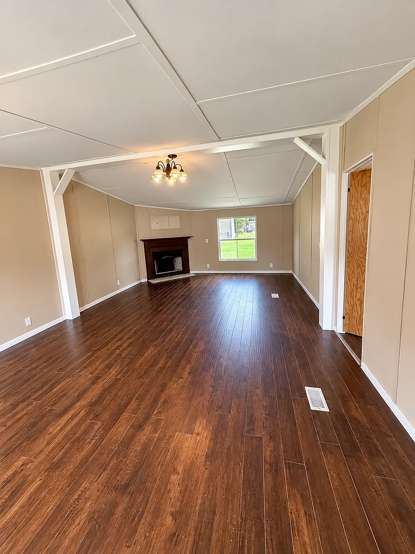3 bed, 2.0 bath, 1700 sqft, $1,350 — Photo 2