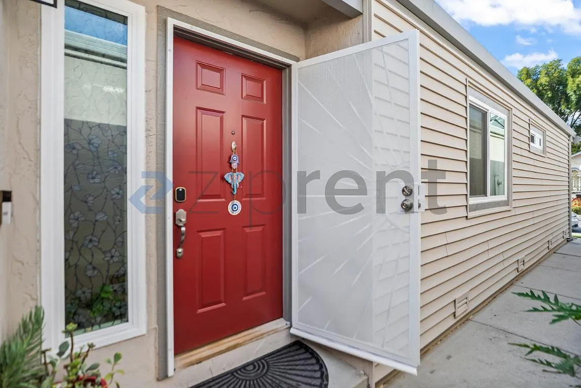 3 bed, 1350 sqft, $4,700 — Photo 4