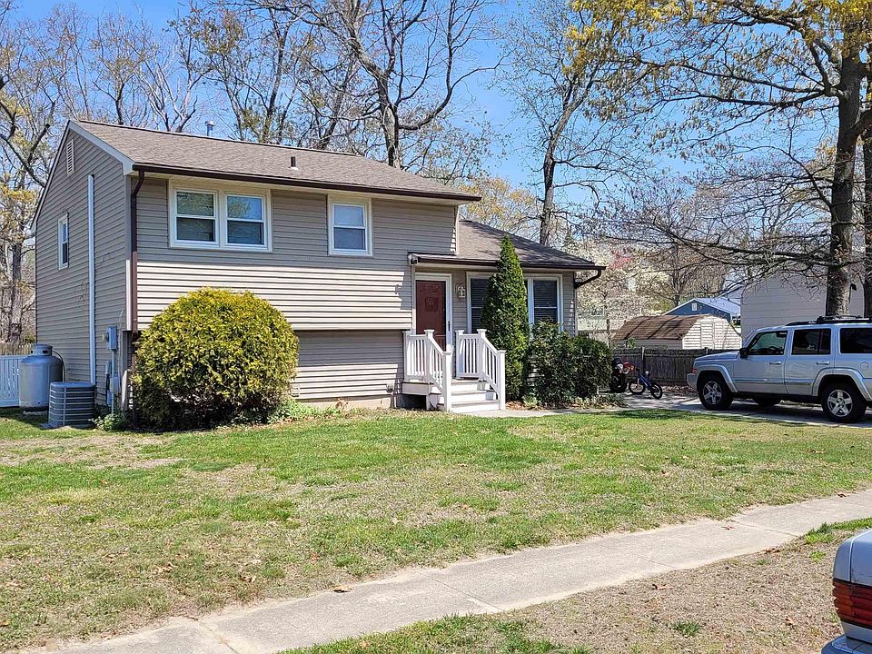 1st image of 103 Willow Dr N