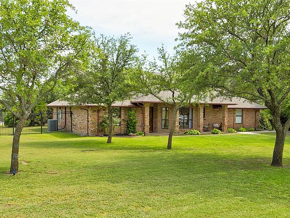 3rd image of 103 Willow Crest Dr