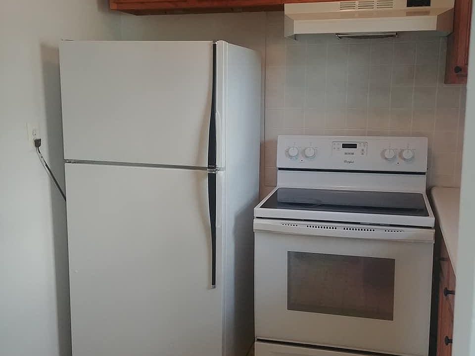 Kitchen with electric glass-top range