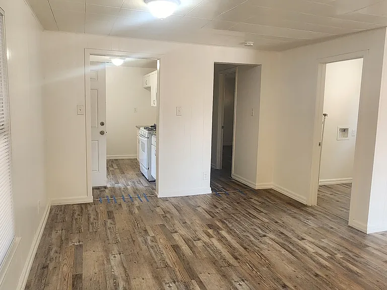 1218 S Watson St — Photo 12