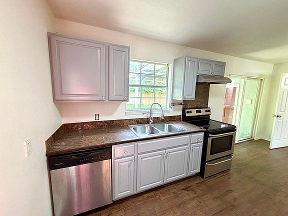 3rd image of 515 Bangor Dr