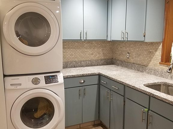 Granite counter tops & in unit washer/dryer ( Electric Hi-Ef