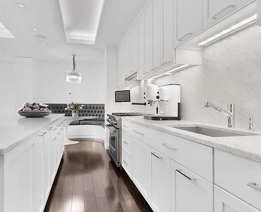 5th image of 1 Morton Sq APT 5CE