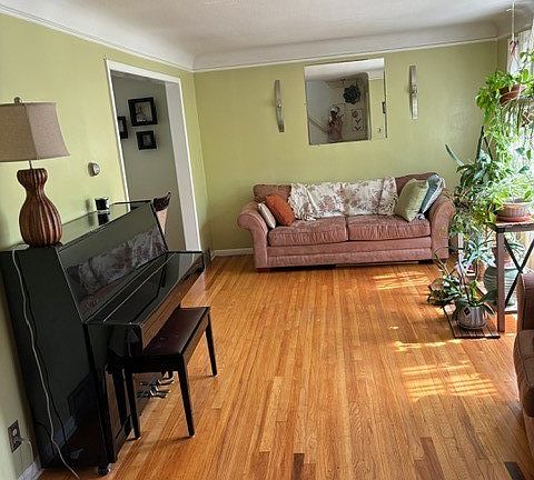 3rd image of 1129 Avondale Rd