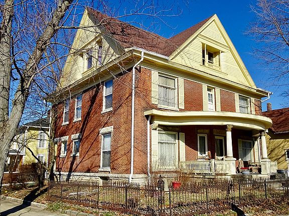 3rd image of 704 E Washington St