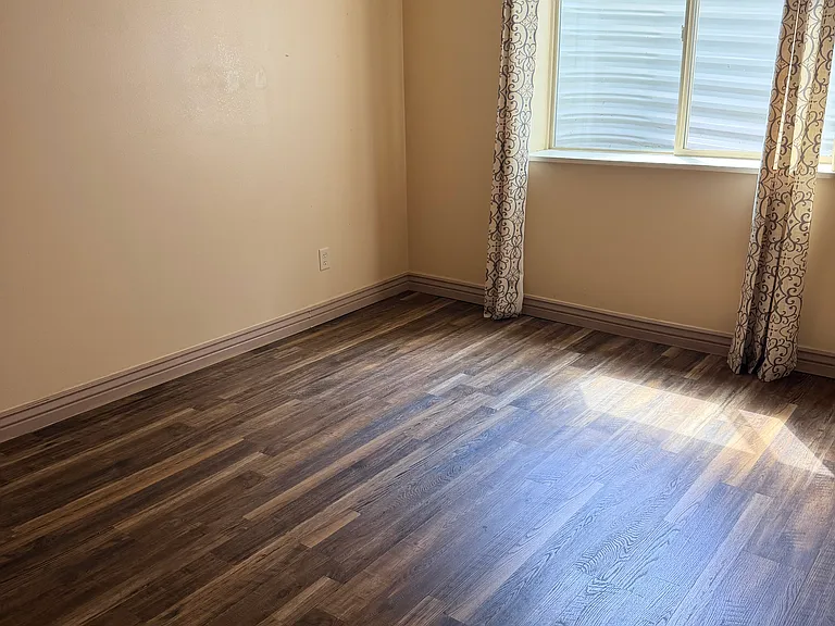 551 Kodiak Cir — Photo 15