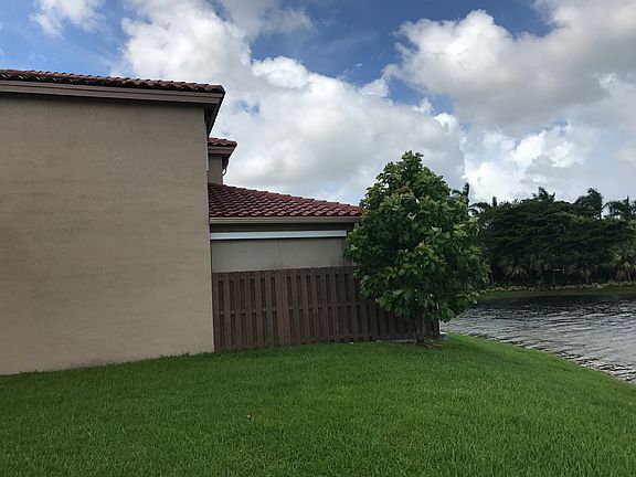 3rd image of 10911 NW 70th St
