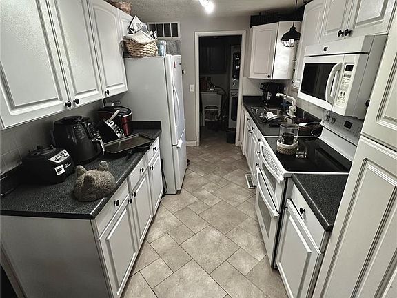 4th image of 1057 Ponderosa Circle