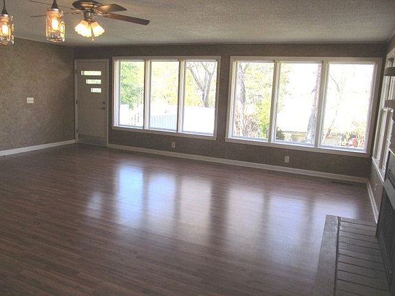 2nd image of 724 Lakeway Dr