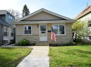 3925 E Barnard Ave, Cudahy, WI 53110