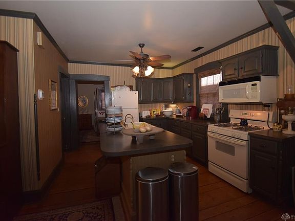 4th image of 148 Henry St