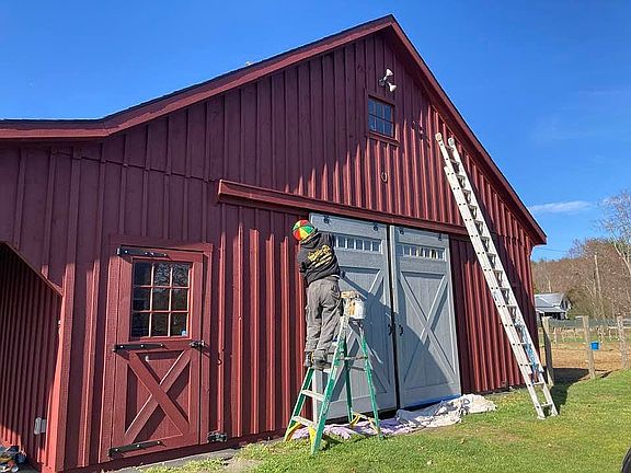 3 stall, tack room, aisle