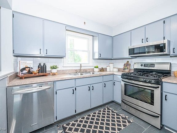 3rd image of 4633 Crabwood Dr