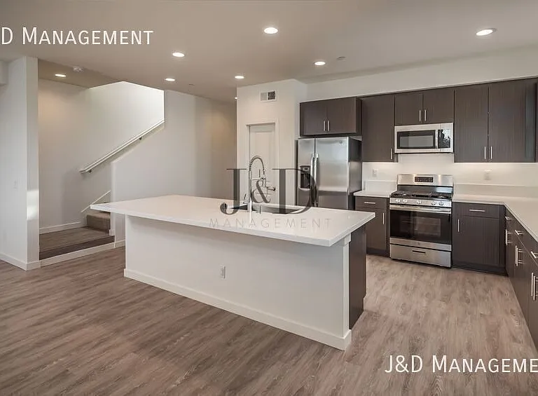 5845-5855 Riley St — Photo 24