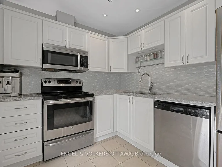 76 McDermot Ct #22 — Photo 12