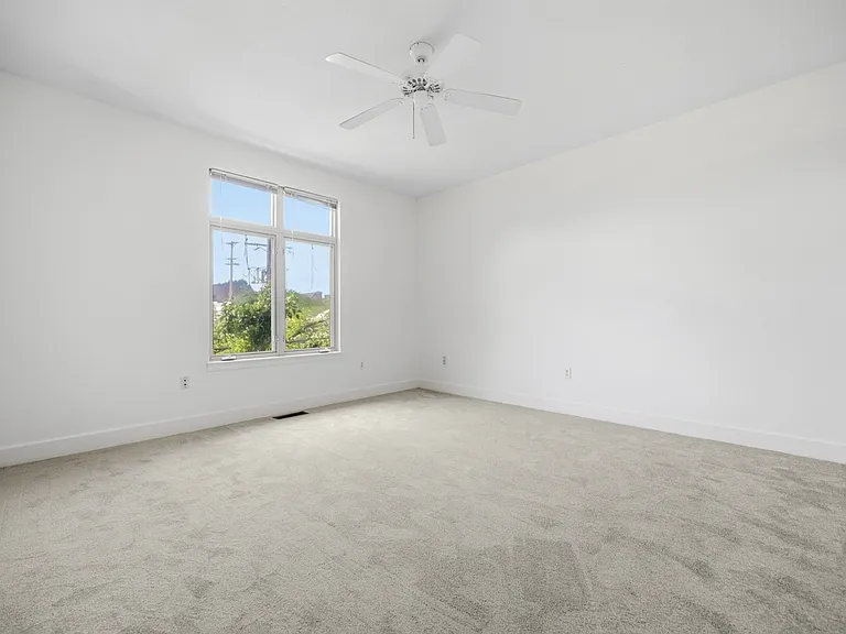 251 Carron St — Photo 23