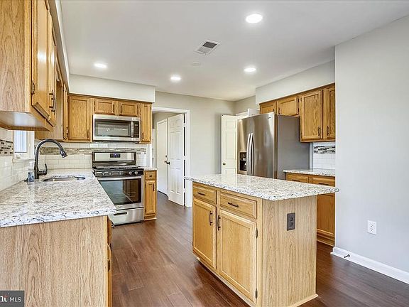 5th image of 9804 Sharon Ct