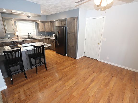 4th image of 925 N Lodge St