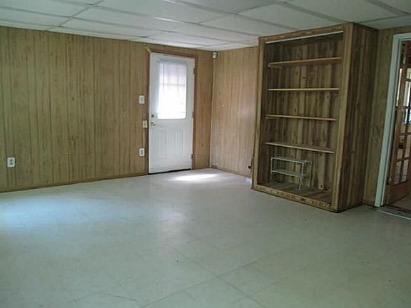 4th image of 1430 Meadowcrest Dr