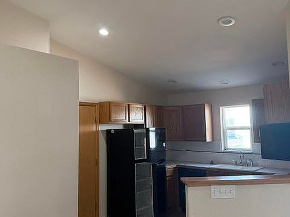 5th image of 629 Ash St