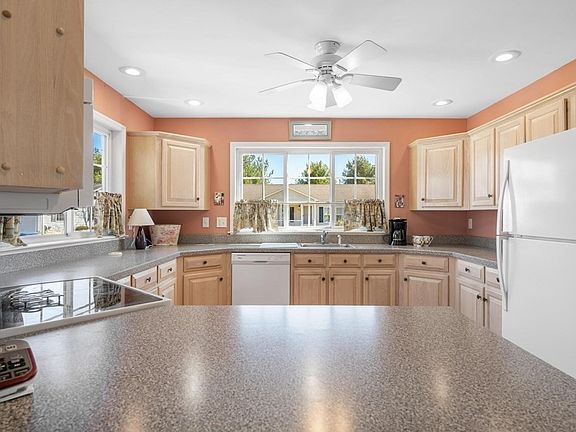 4th image of 64 Brookstone Dr