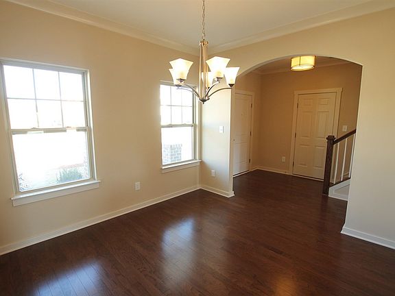 4th image of 442 Excalibur Dr