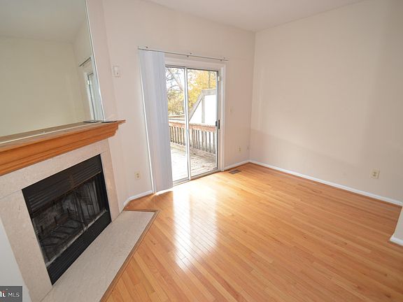 3rd image of 5827 Norham Dr
