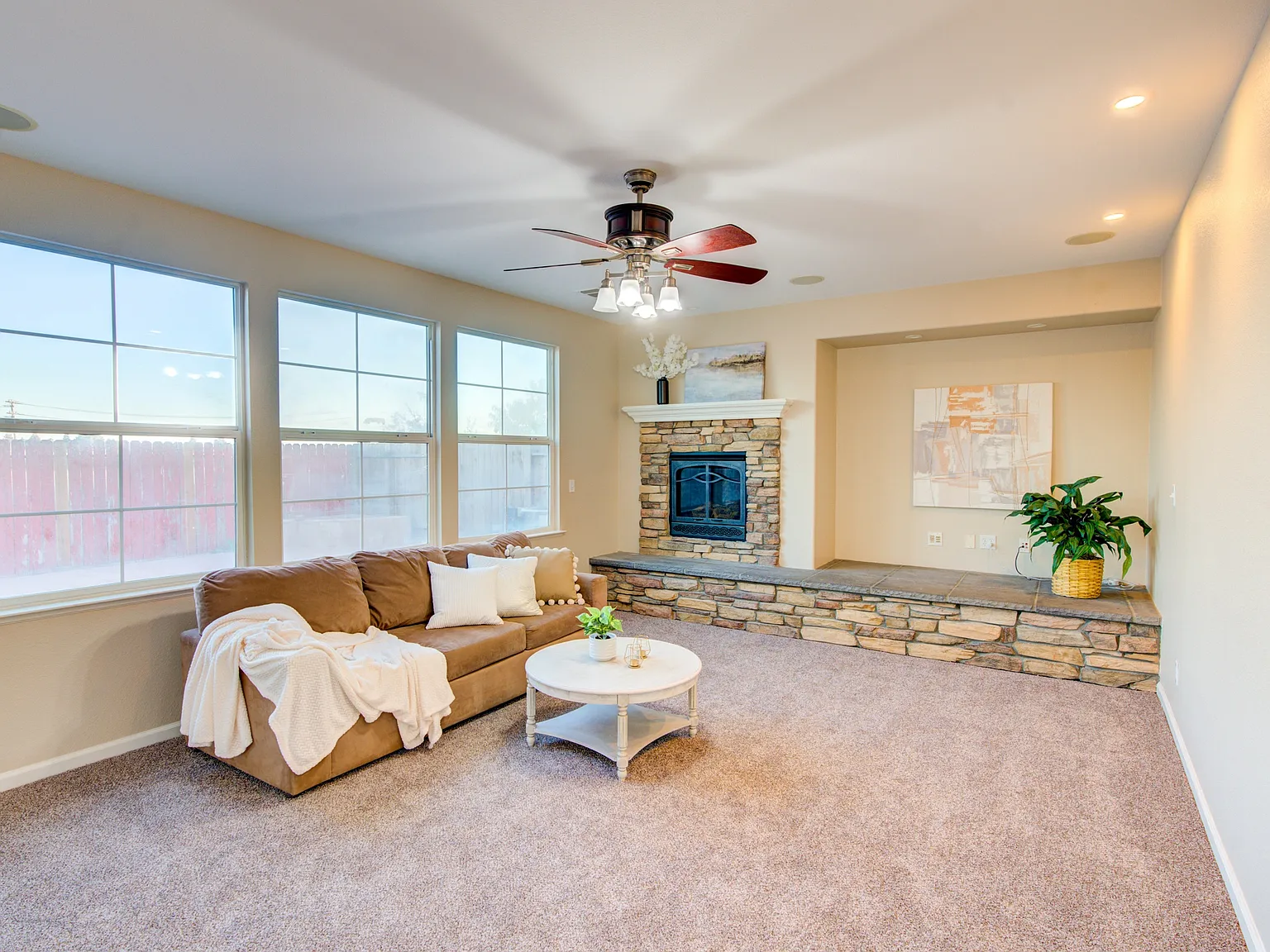 4 bed, 2648 sqft, $2,650 — Photo 3