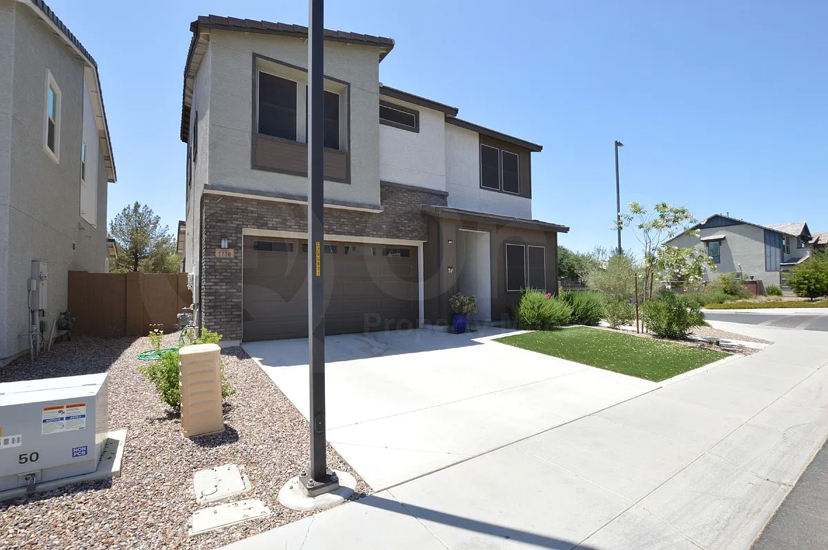 3 bed, 2.5 bath, 2325 sqft, $3,495 — Photo 2